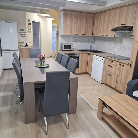 Full Apartment