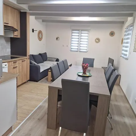 Apartment Full *